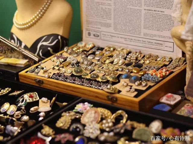 成都古著店 穿在身上的時光機，相框機配的復古魅力