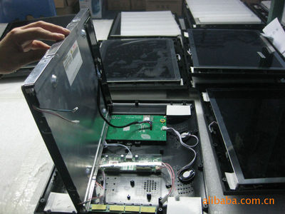 工廠直供15寸數(shù)碼相框與廣告機(jī) 專(zhuān)業(yè)生產(chǎn)、價(jià)格優(yōu)勢(shì)、配套掛架